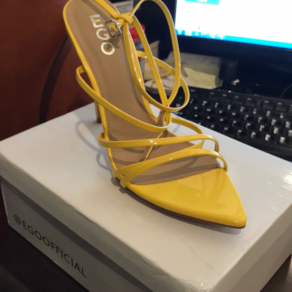 US size 9/ UK size 9 Yellow pointed sandals